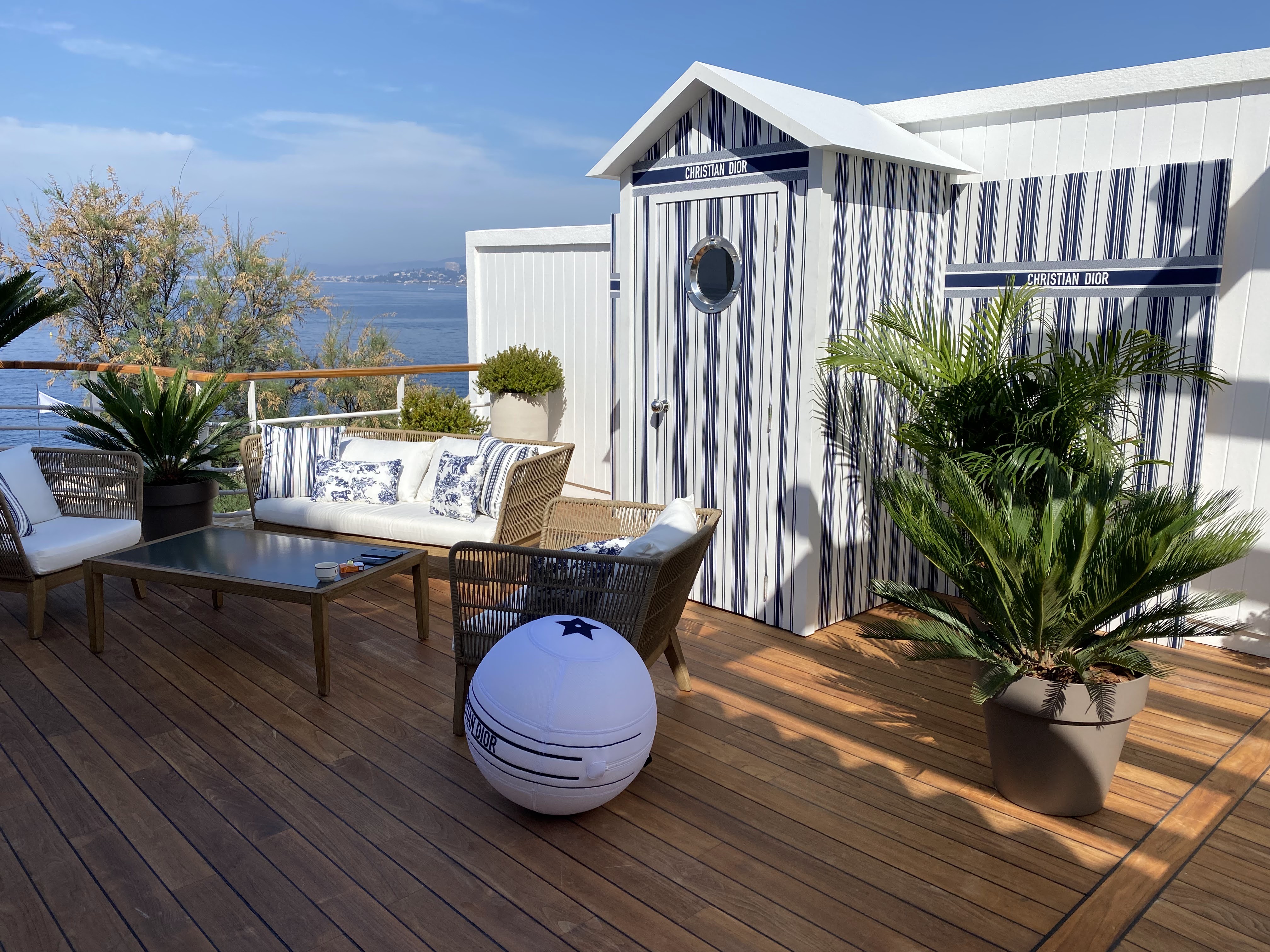 Terrasse végétalisée pour un espace professionnel - Nazarian Espaces Verts